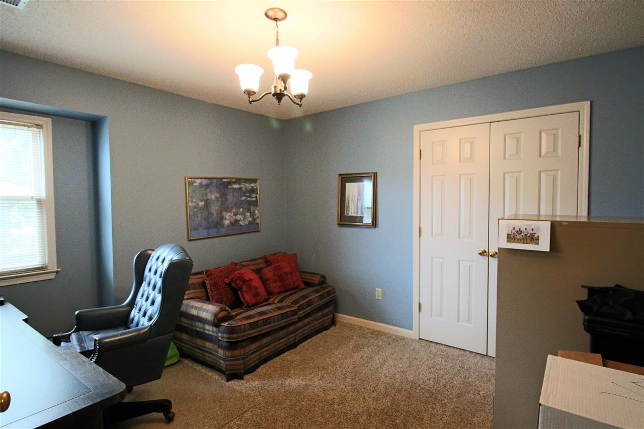 8541 Bazemore Road Memphis, TN 38018 - Photo 19 of 24 a living room with furniture