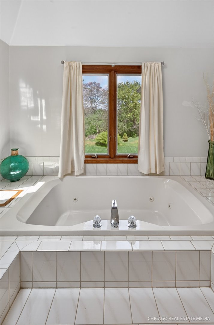676 Old Westbury Road Crystal Lake, IL 60012 - Photo 36 of 67 Gallery Image 36