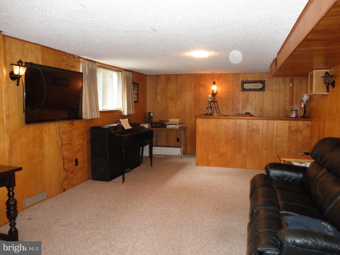 265 Shoemaker Road Huntingdon Valley, PA 19006 - Photo 16 of 24 Family Room