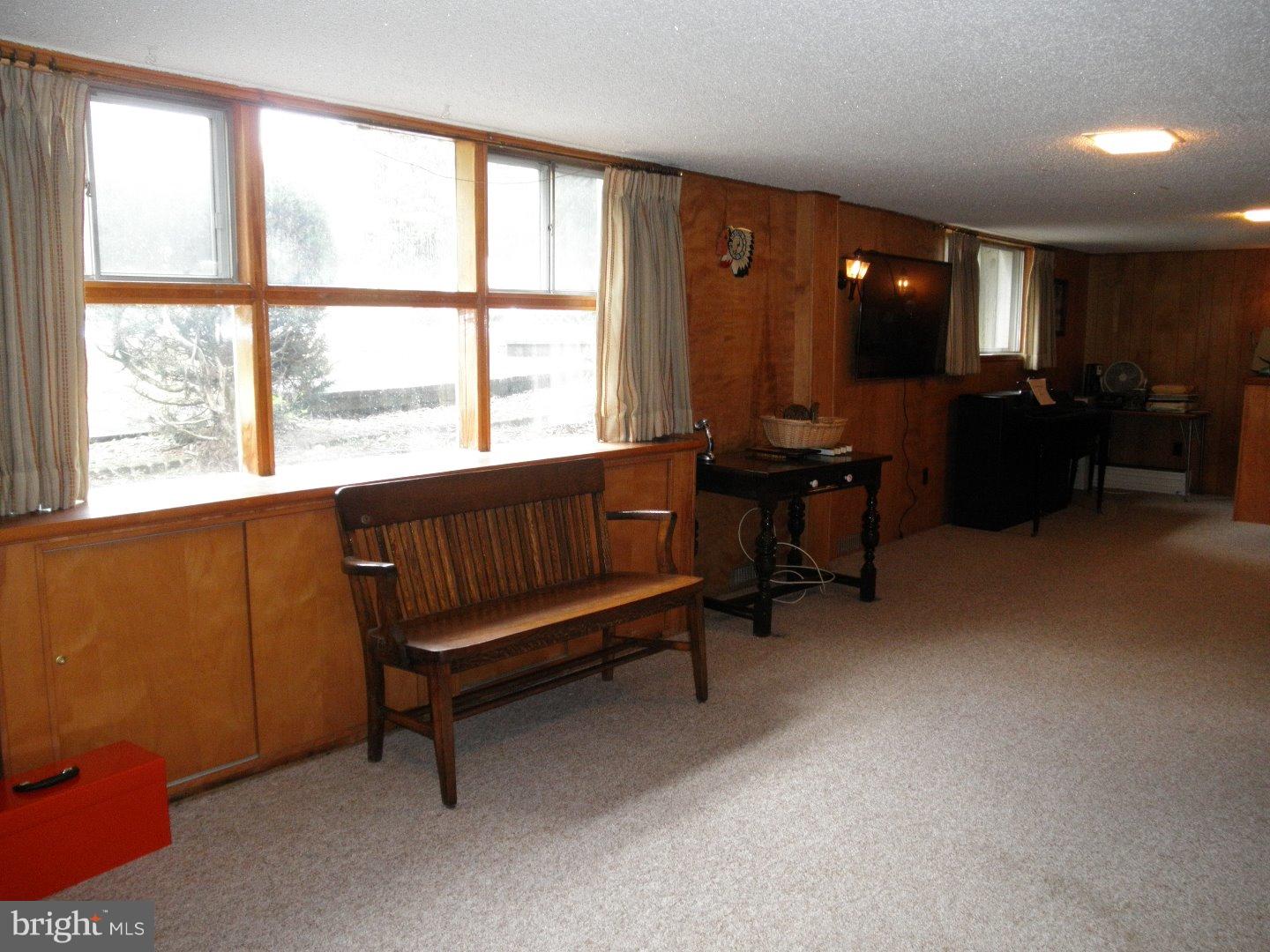 265 Shoemaker Road Huntingdon Valley, PA 19006 - Photo 19 of 24 Family Room