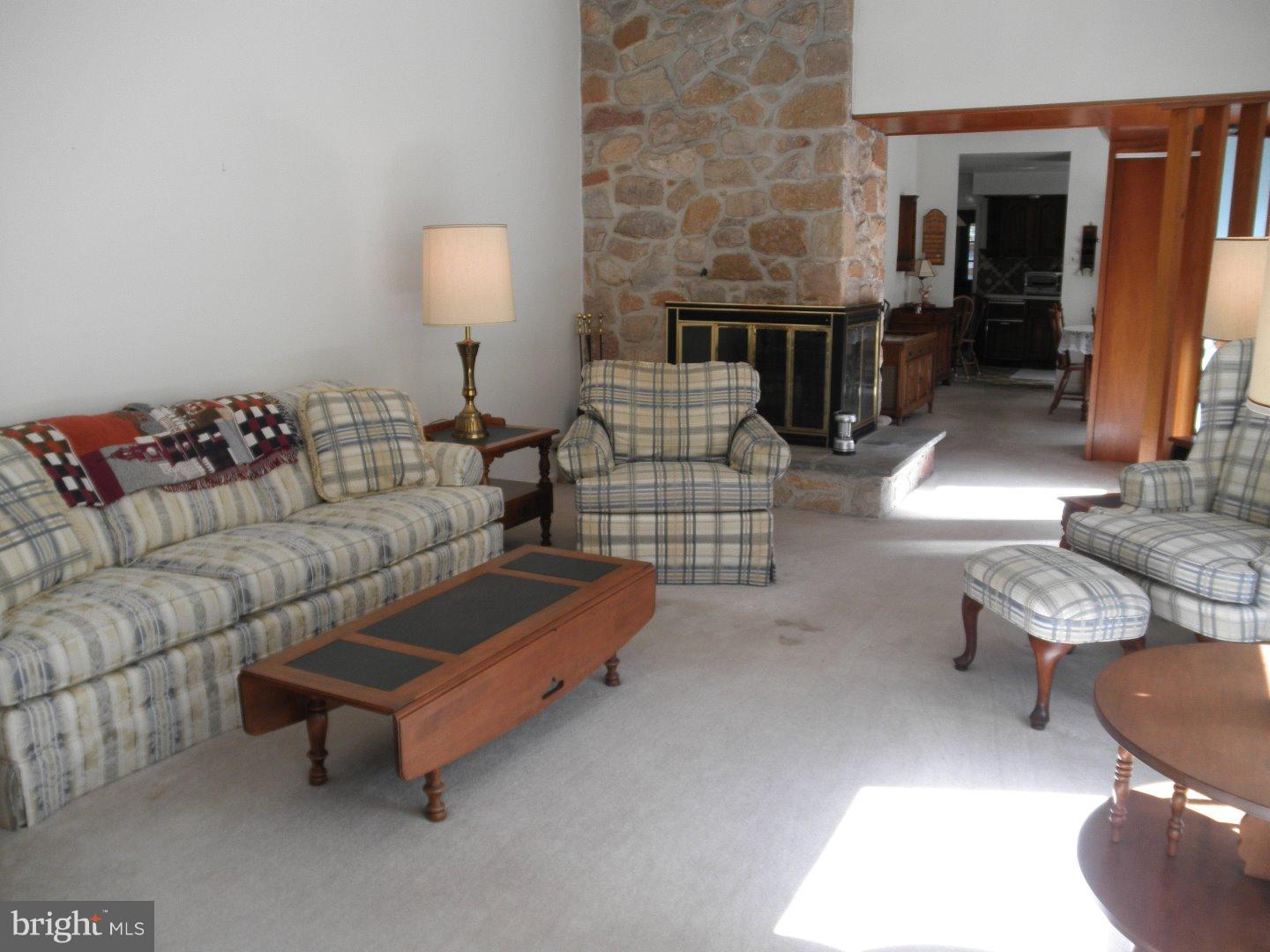 265 Shoemaker Road Huntingdon Valley, PA 19006 - Photo 3 of 24 Living Room