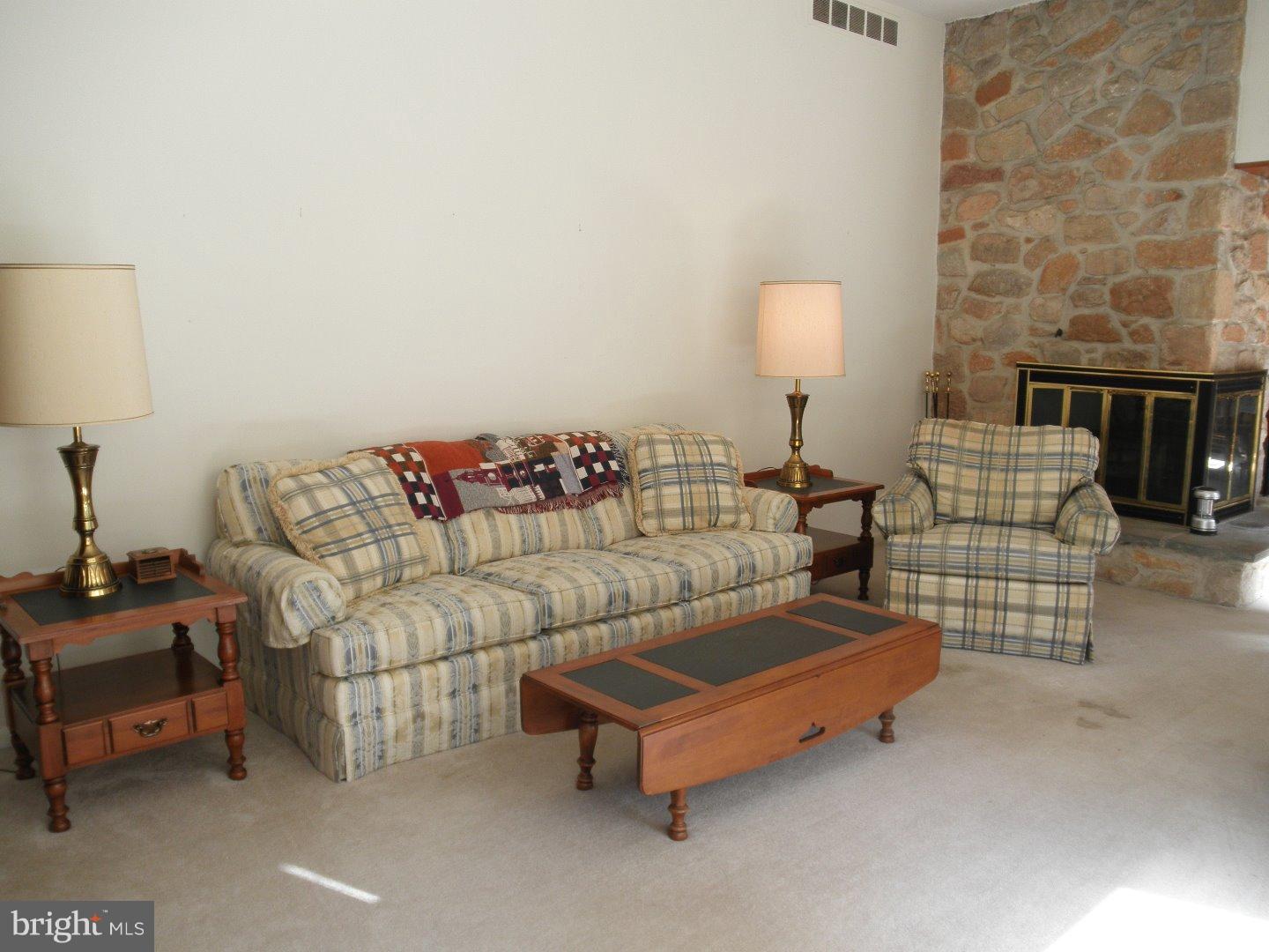 265 Shoemaker Road Huntingdon Valley, PA 19006 - Photo 6 of 24 Living Room