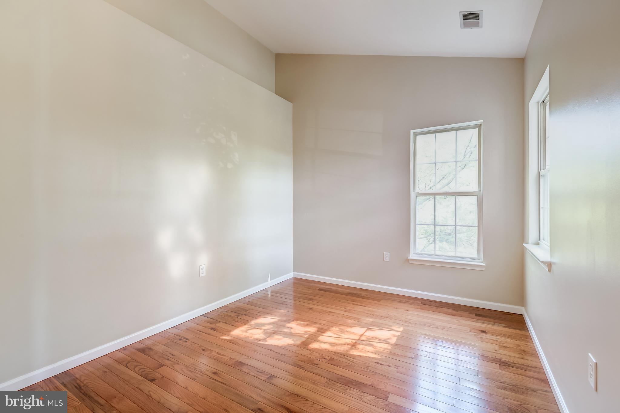 20868 Derrydale Square Sterling, VA 20165 - Photo 8 of 14