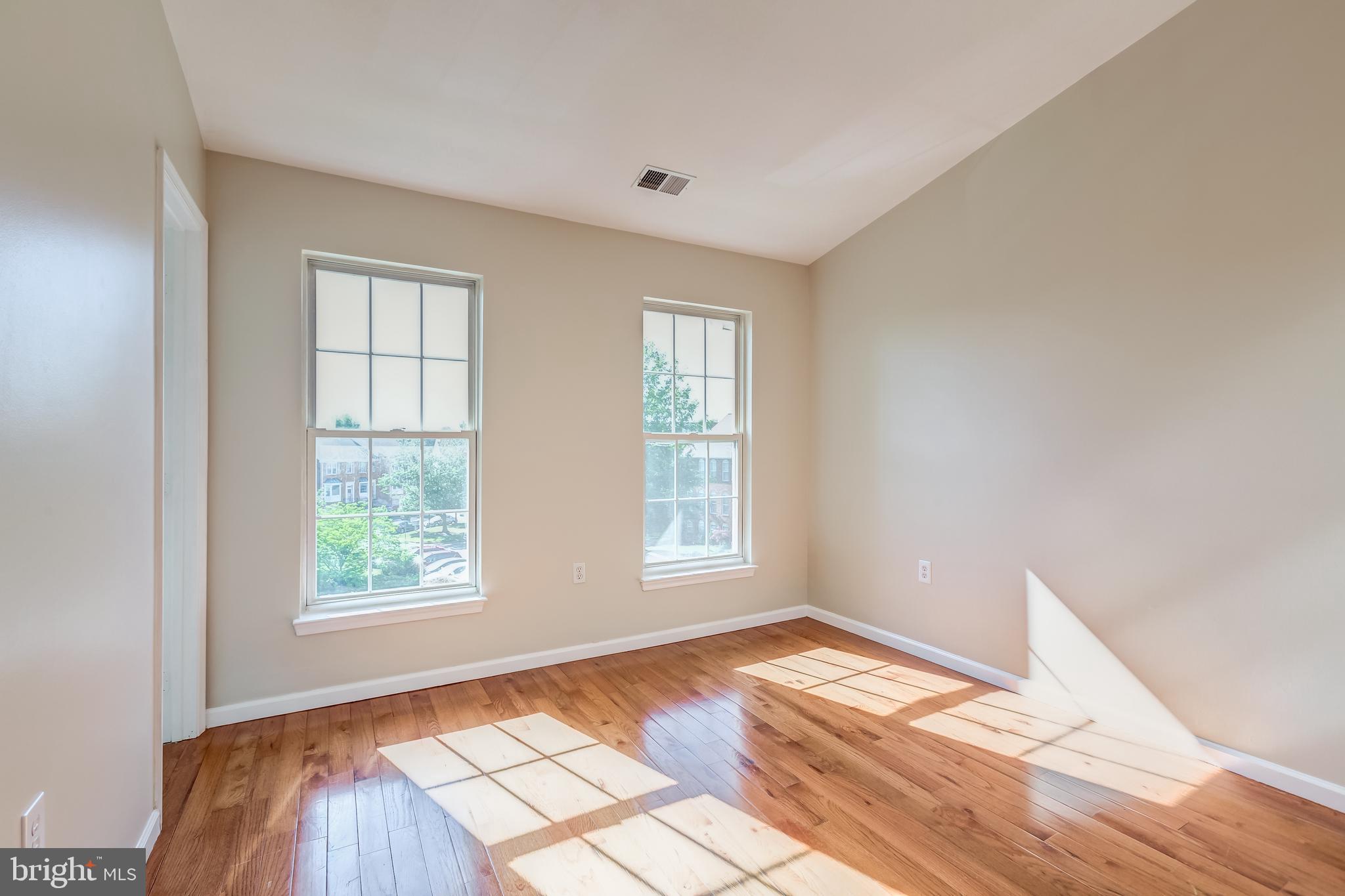 20868 Derrydale Square Sterling, VA 20165 - Photo 9 of 14