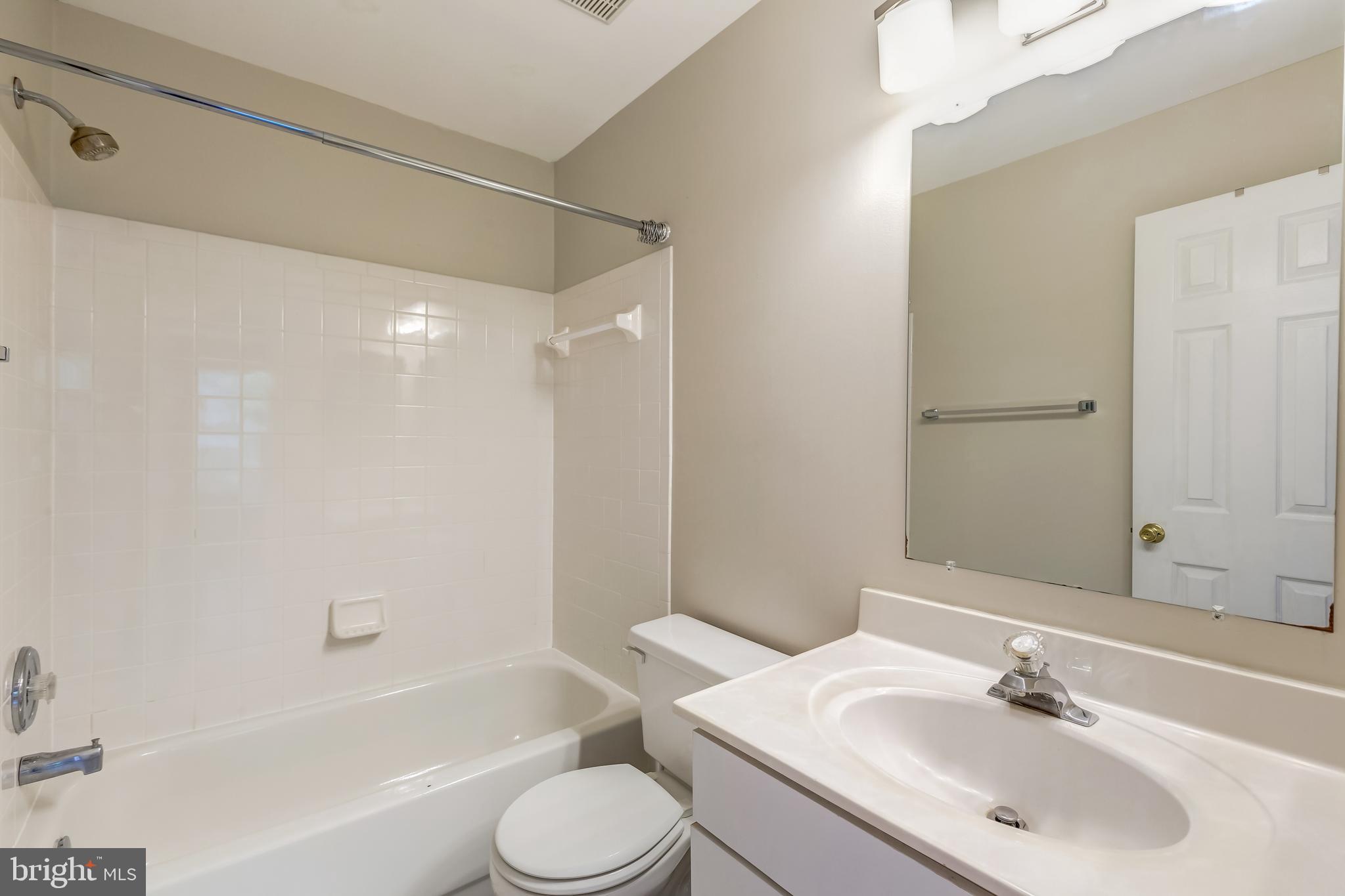 20868 Derrydale Square Sterling, VA 20165 - Photo 10 of 14