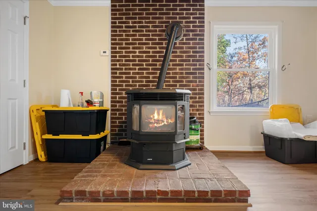 a view of a livingroom with furniture and a ceiling fan