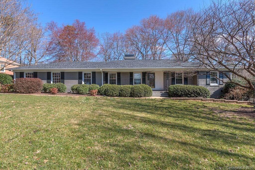 6127 Glenridge Road Charlotte, NC 28211 - Photo 3 of 24 a front view of house with yard and green space