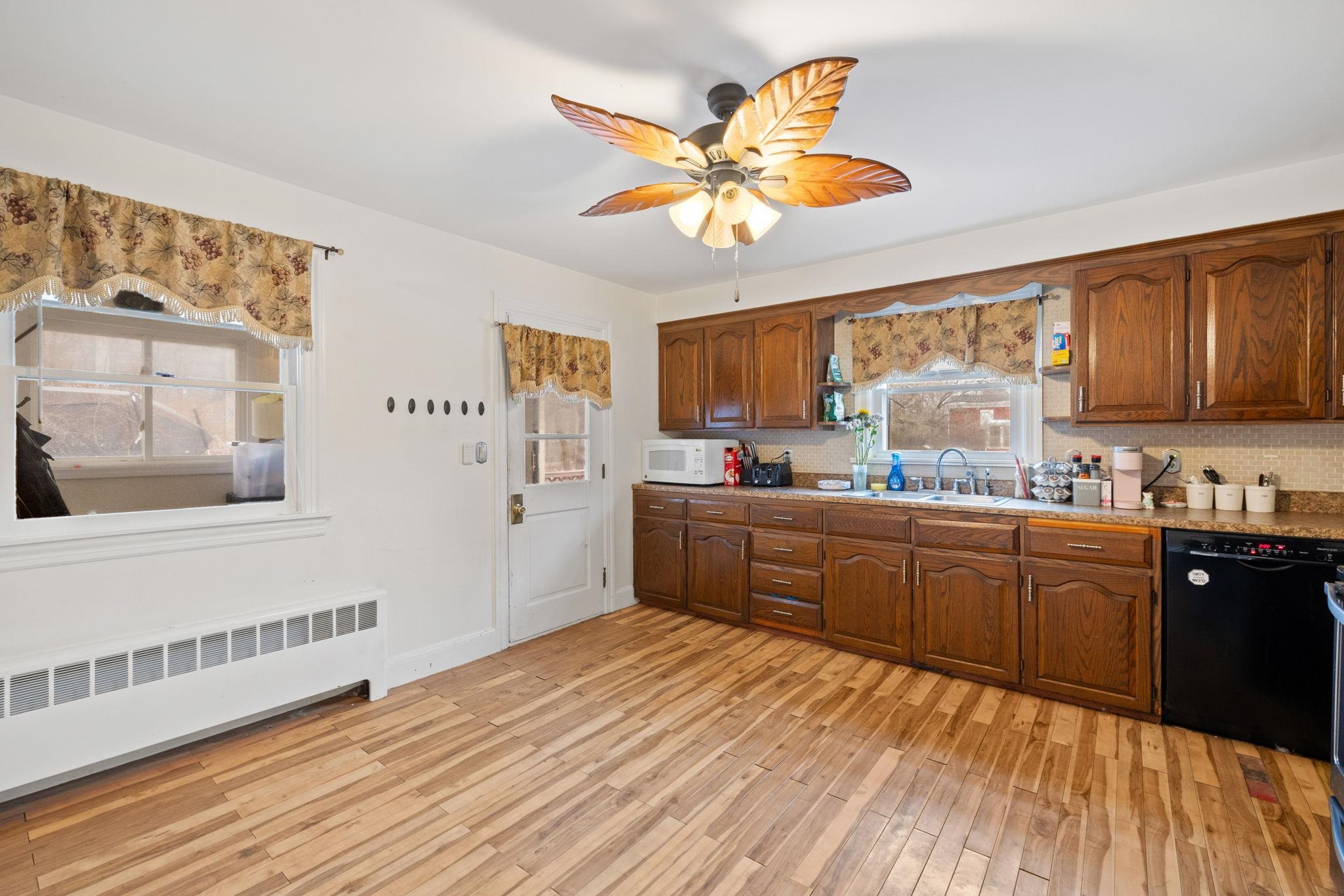 58 Arnold Street Manchester, NH 03102 - Photo 12 of 50