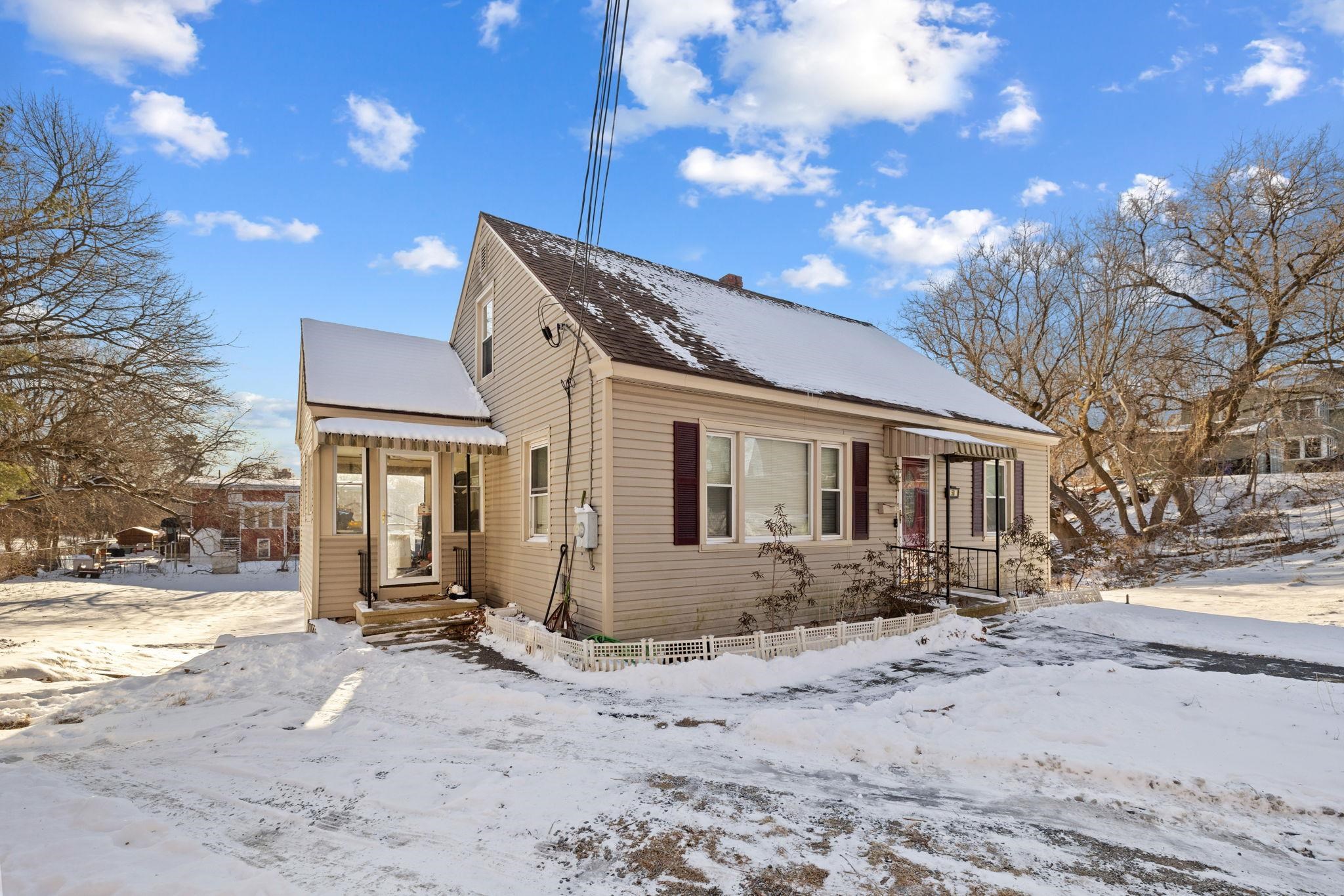 58 Arnold Street Manchester, NH 03102 - Photo 2 of 50