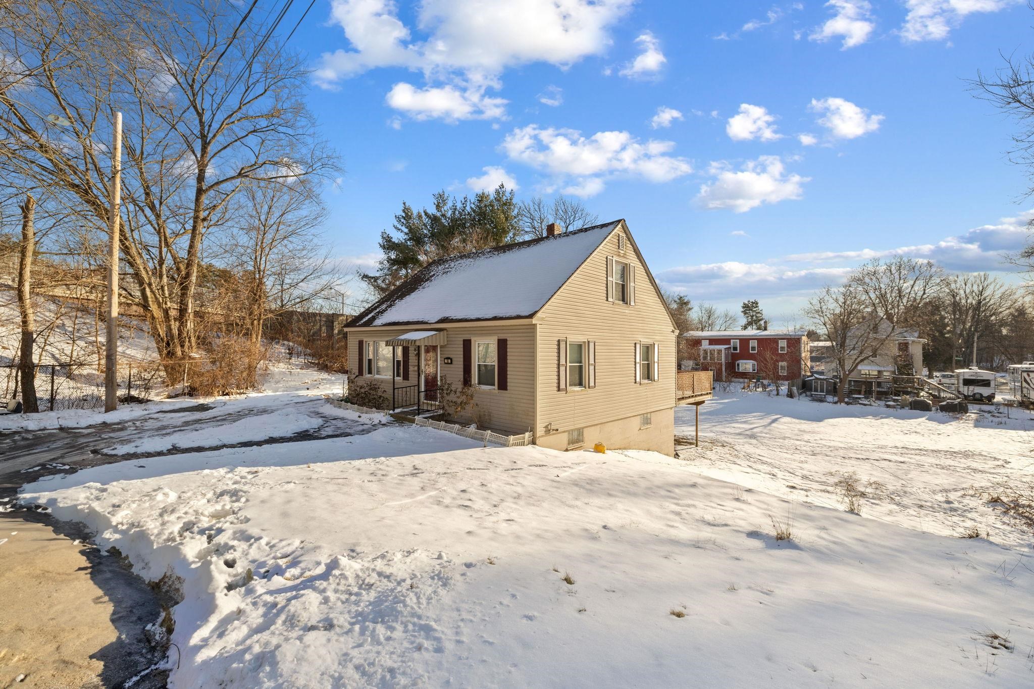 58 Arnold Street Manchester, NH 03102 - Photo 3 of 50