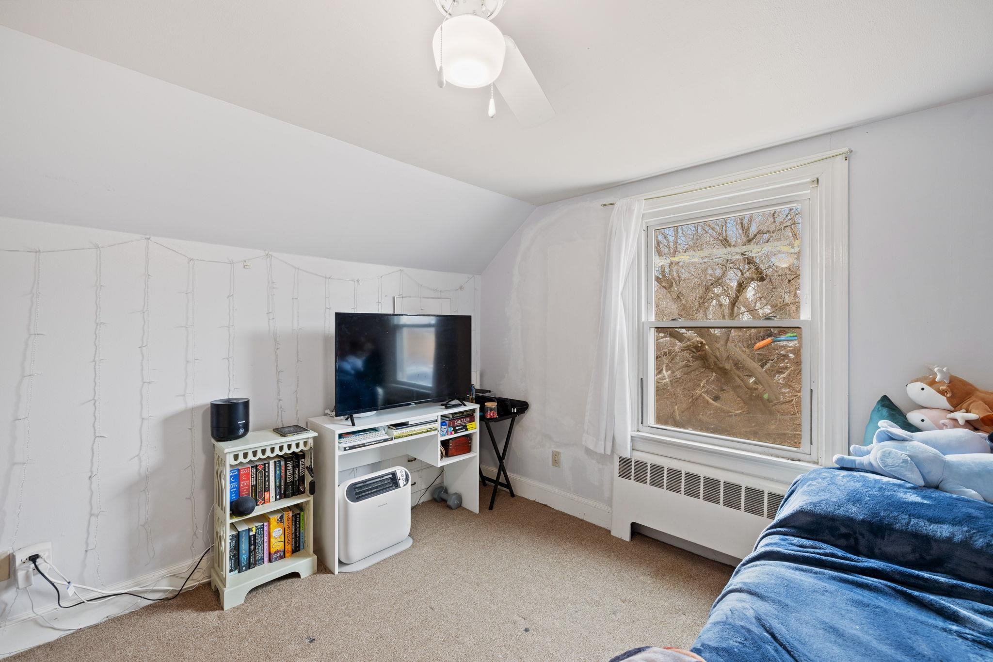 58 Arnold Street Manchester, NH 03102 - Photo 32 of 50