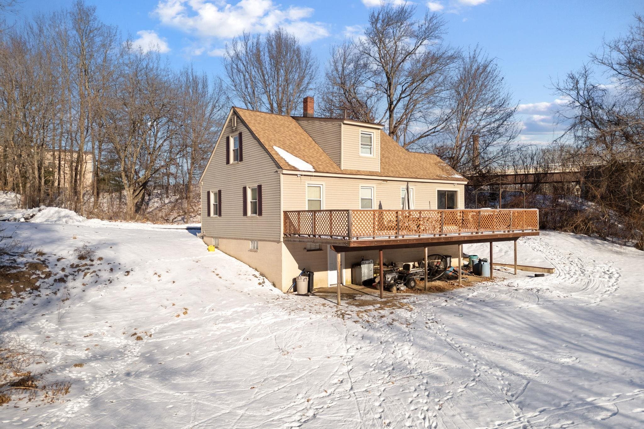 58 Arnold Street Manchester, NH 03102 - Photo 6 of 50