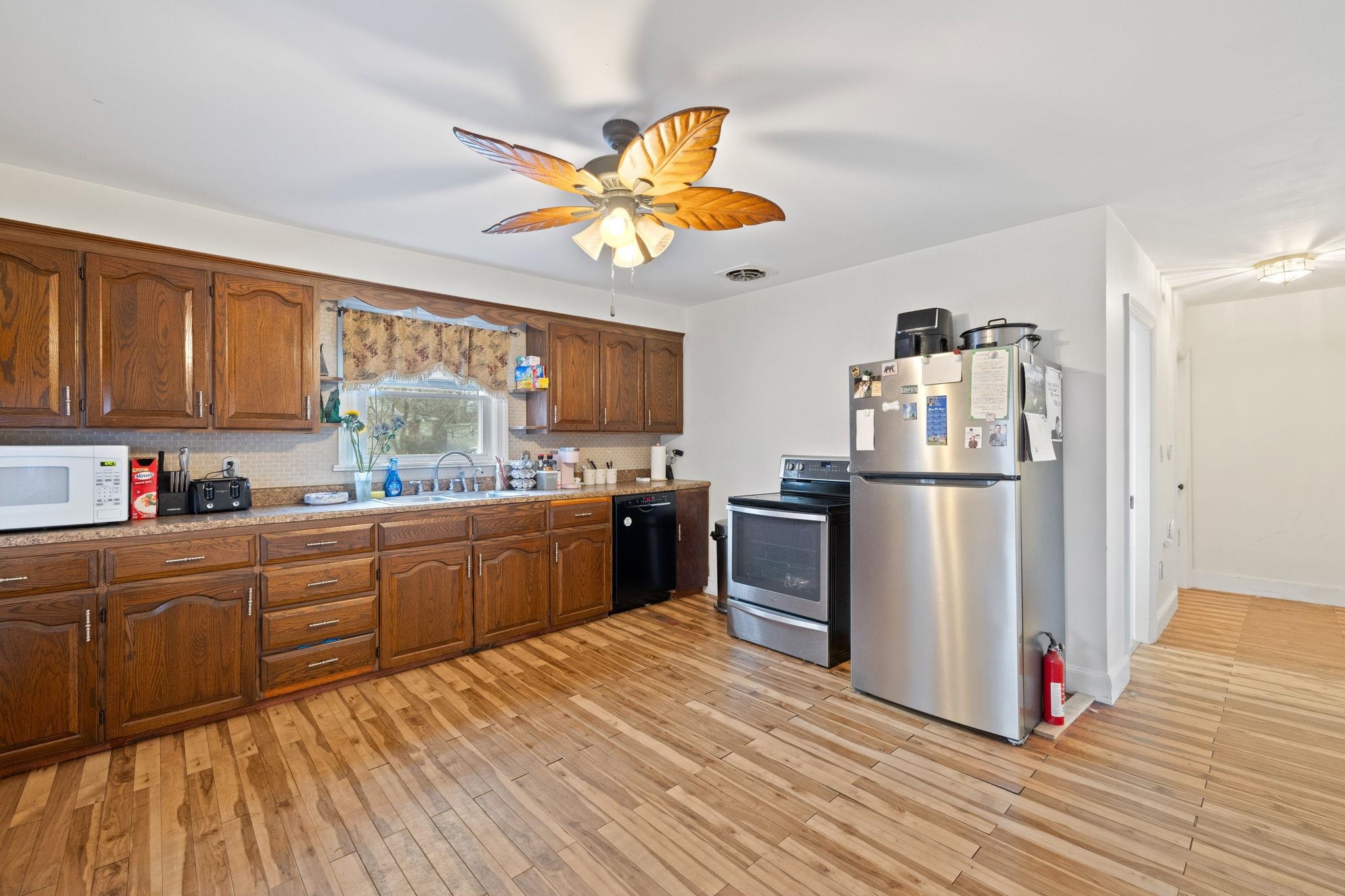 58 Arnold Street Manchester, NH 03102 - Photo 9 of 50