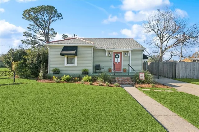 $195,000 | 6 Gibbs Drive, Chalmette, LA 70043