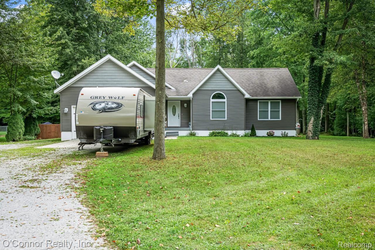 698 Allen Road Smiths Creek, MI 48074 - Photo 4 of 27 689 Allen-2.jpg