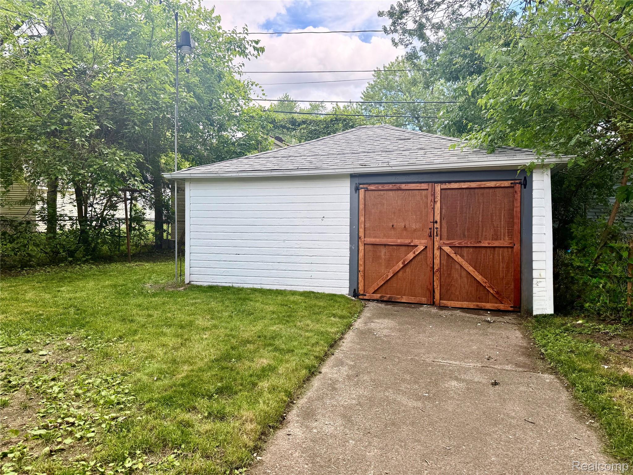 3226 Grayson Street Ferndale, MI 48220 - Photo 12 of 18 Garage