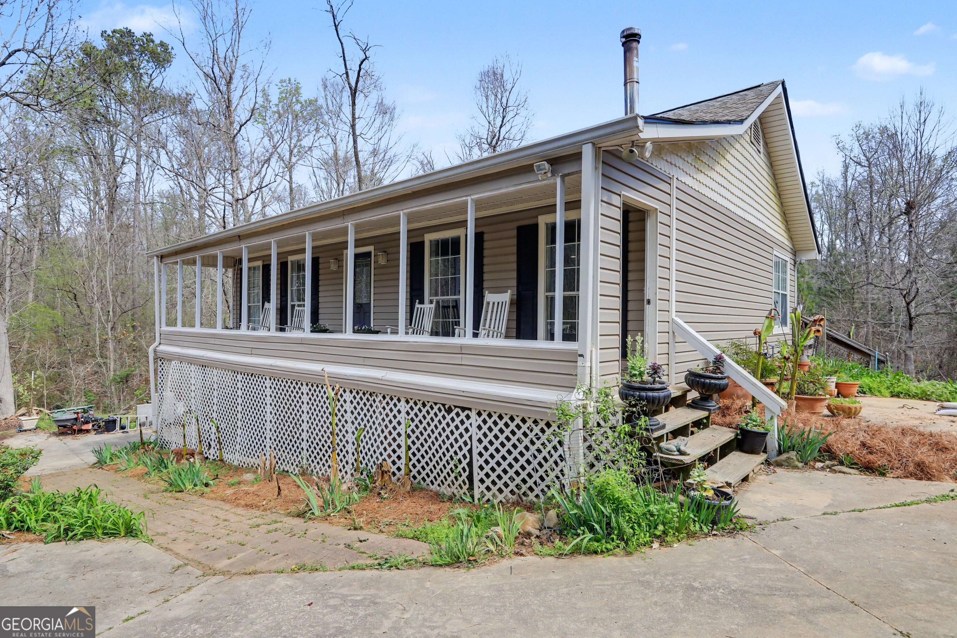 376 Doe Lane Mansfield, GA 30055 - Photo 2 of 28 a front view of a house with a garden