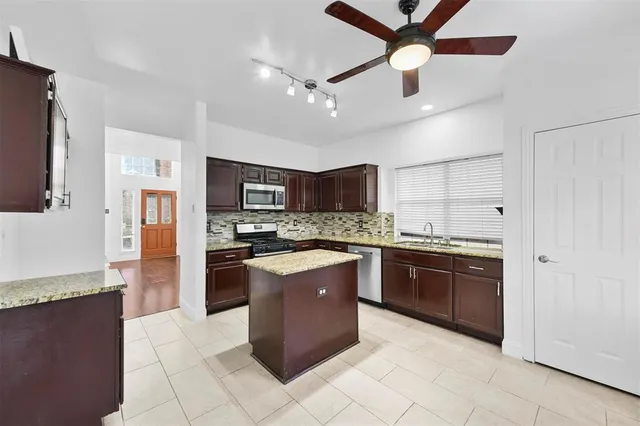 $3,000 | 434 Moonlight Way, Irving, TX 75063