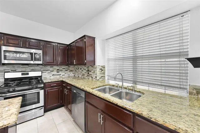 $3,000 | 434 Moonlight Way, Irving, TX 75063