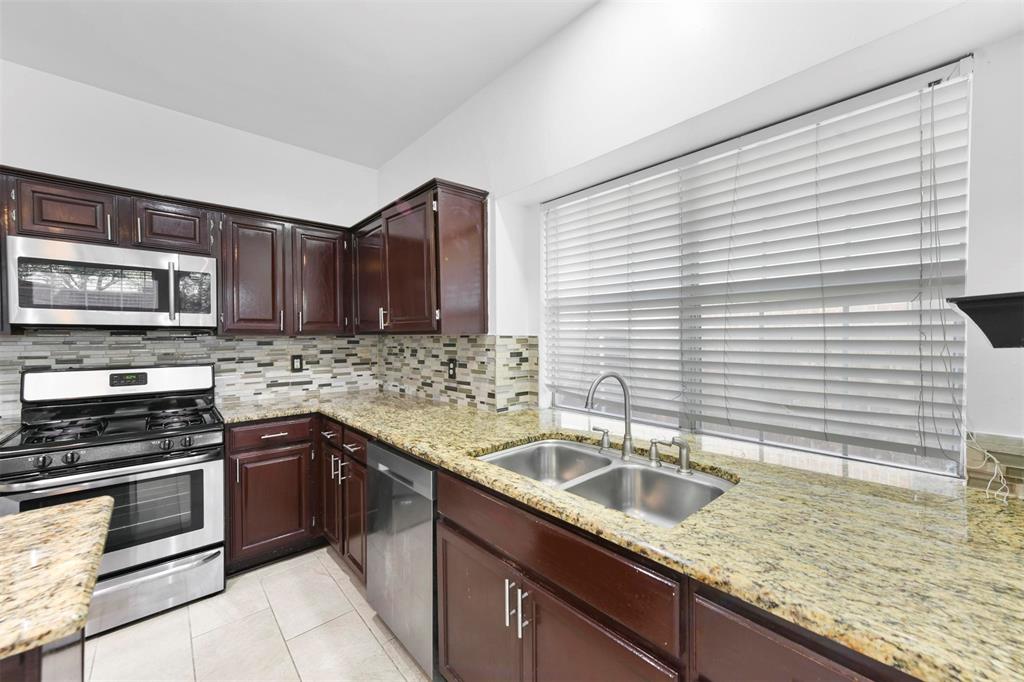 434 Moonlight Way Irving, TX 75063 - Photo 13 of 29