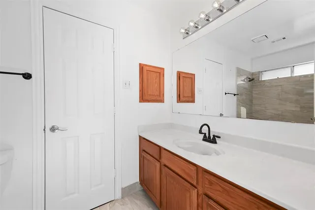 $3,000 | 434 Moonlight Way, Irving, TX 75063