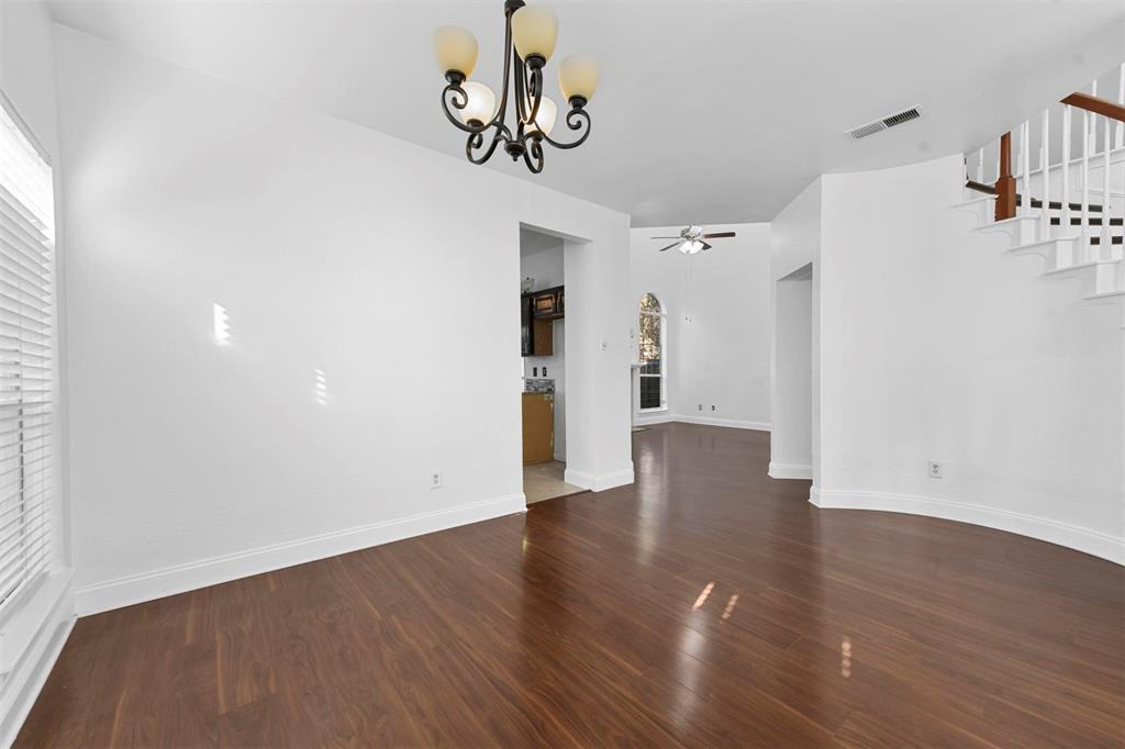 434 Moonlight Way Irving, TX 75063 - Photo 4 of 29