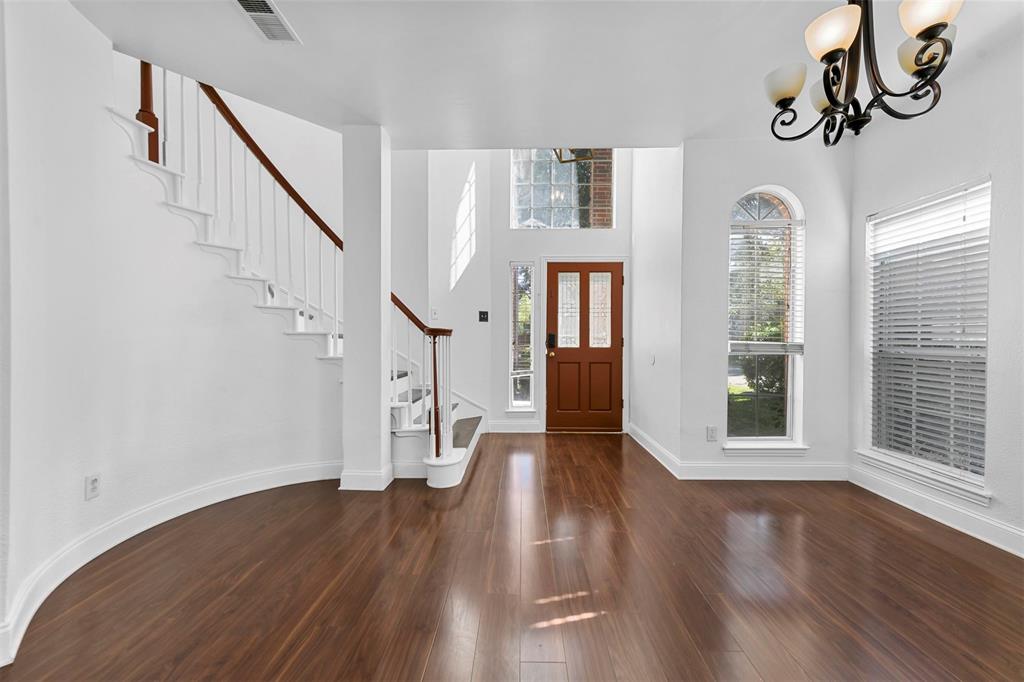 434 Moonlight Way Irving, TX 75063 - Photo 5 of 29