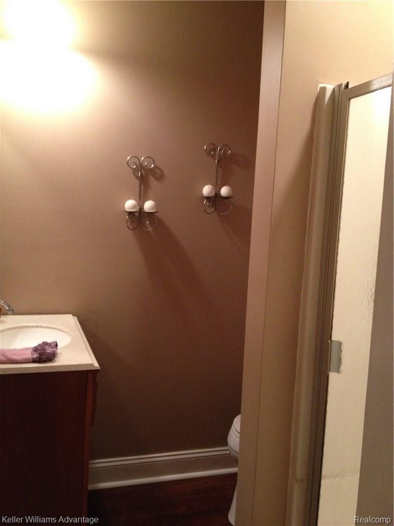 42733 Keystone Canton, MI 48187 - Photo 16 of 34 FIRST FLOOR FULL BATH WITH SHOWER.