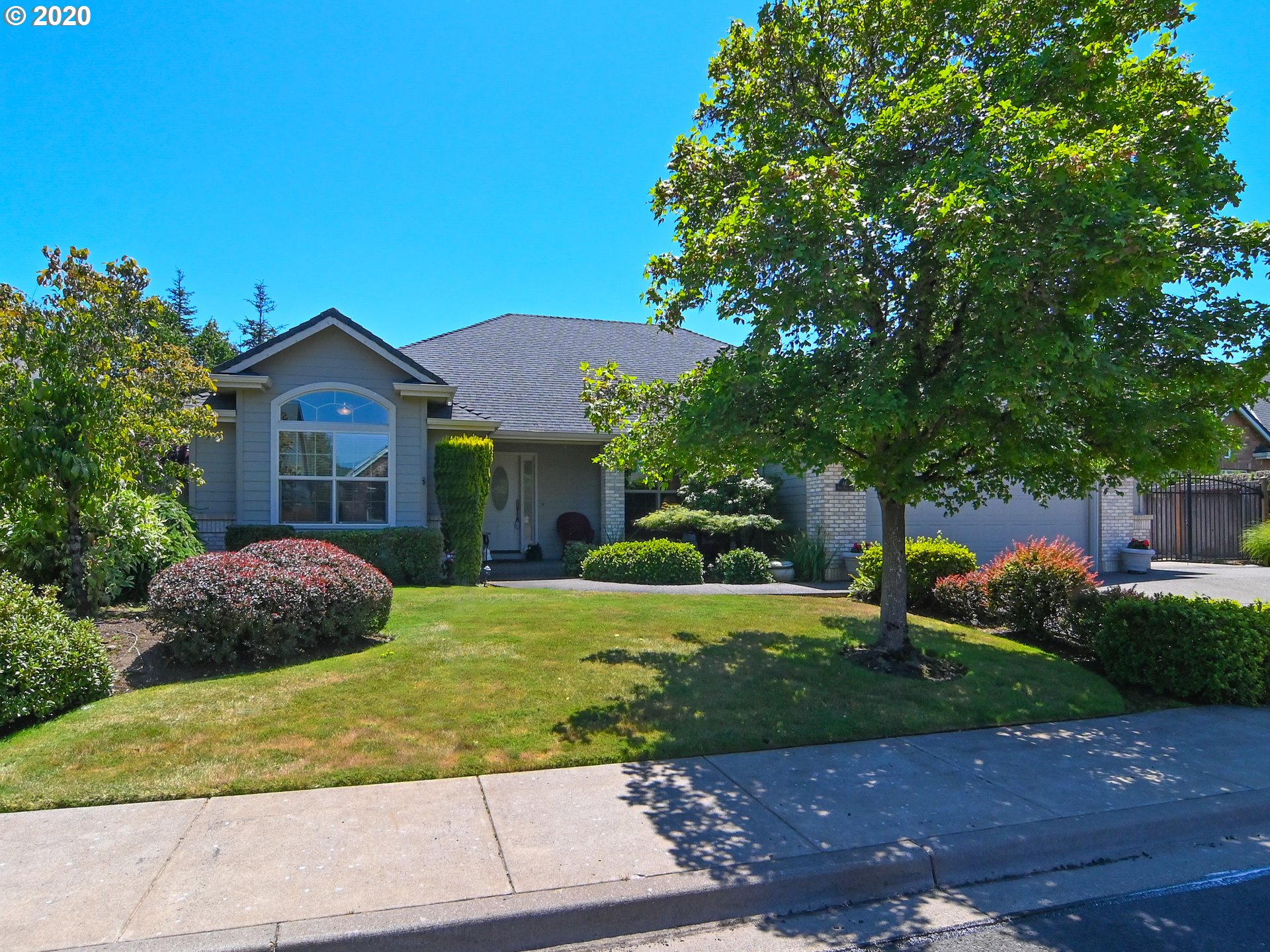 841 River Knoll Way Springfield, OR 97477 - Photo 2 of 32