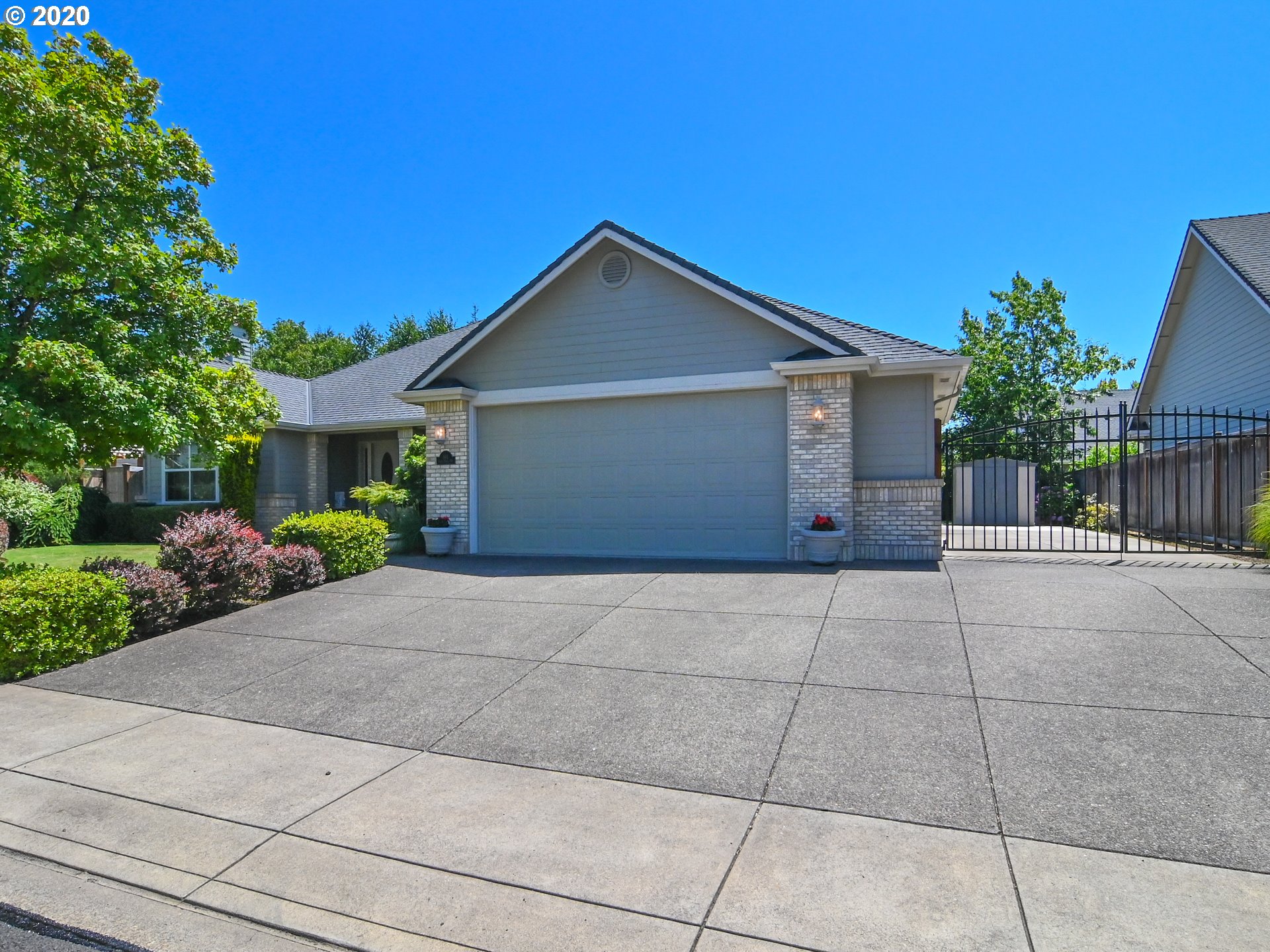 841 River Knoll Way Springfield, OR 97477 - Photo 3 of 32