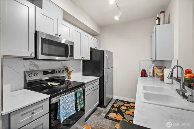 $285,000 | 801 Rainier Avenue North, Unit E324, Renton, WA 98057