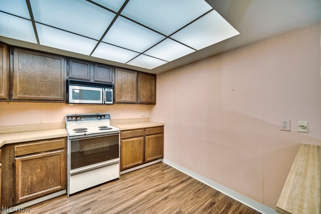 22938 Mastick Road, Unit 104 Fairview Park, OH 44126 - Photo 6 of 29