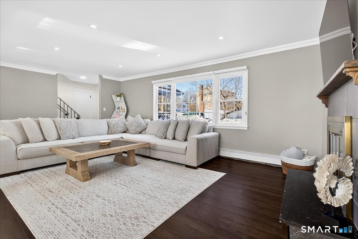 114 Daniel Road Hamden, CT 06517 - Photo 3 of 32