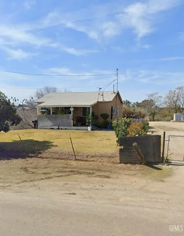 a view of houses with sky view
