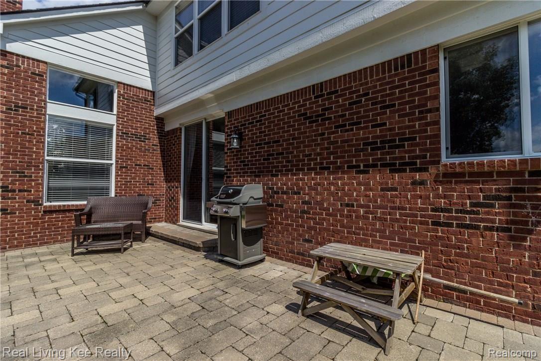 4140 Plum Lane Rochester, MI 48306 - Photo 7 of 57 Exteriors 3.jpg