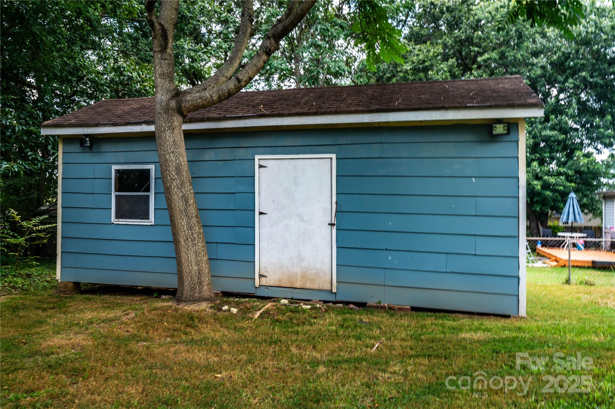 305 Linden Circle Gastonia, NC 28054 - Photo 29 of 37 a backyard of a house