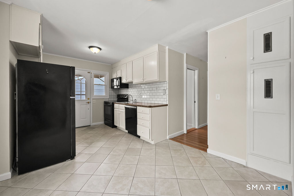 250 Edward Street Wethersfield, CT 06109 - Photo 9 of 30