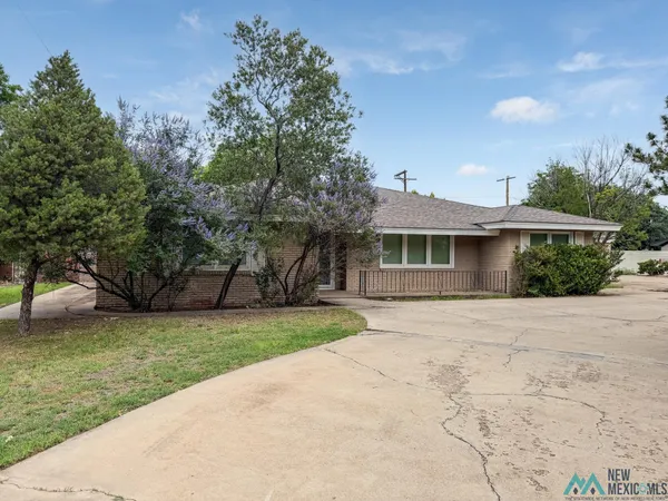 $397,900 | 700 East Baja Drive, Hobbs, NM 88240