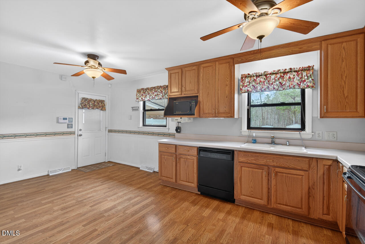622 Lynn Road Durham, NC 27703 - Photo 4 of 22 08