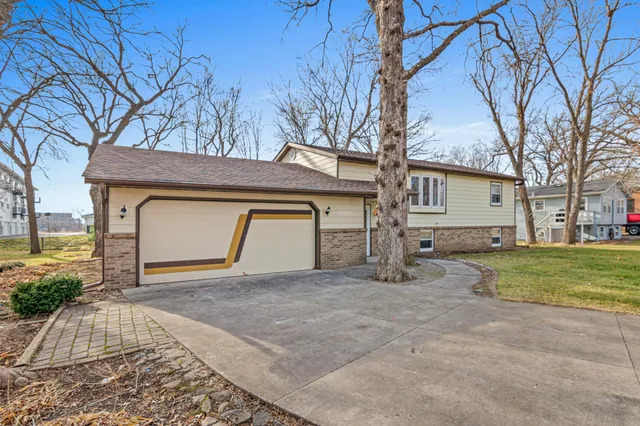 $319,900 | 35 Knollwood Street, Annandale, MN 55302