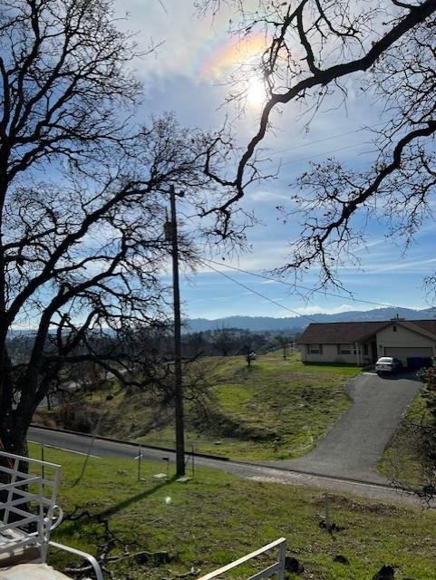 2825 Quail Hill Road Copperopolis, CA 95228 - Photo 2 of 4 a view of a yard with wooden fence