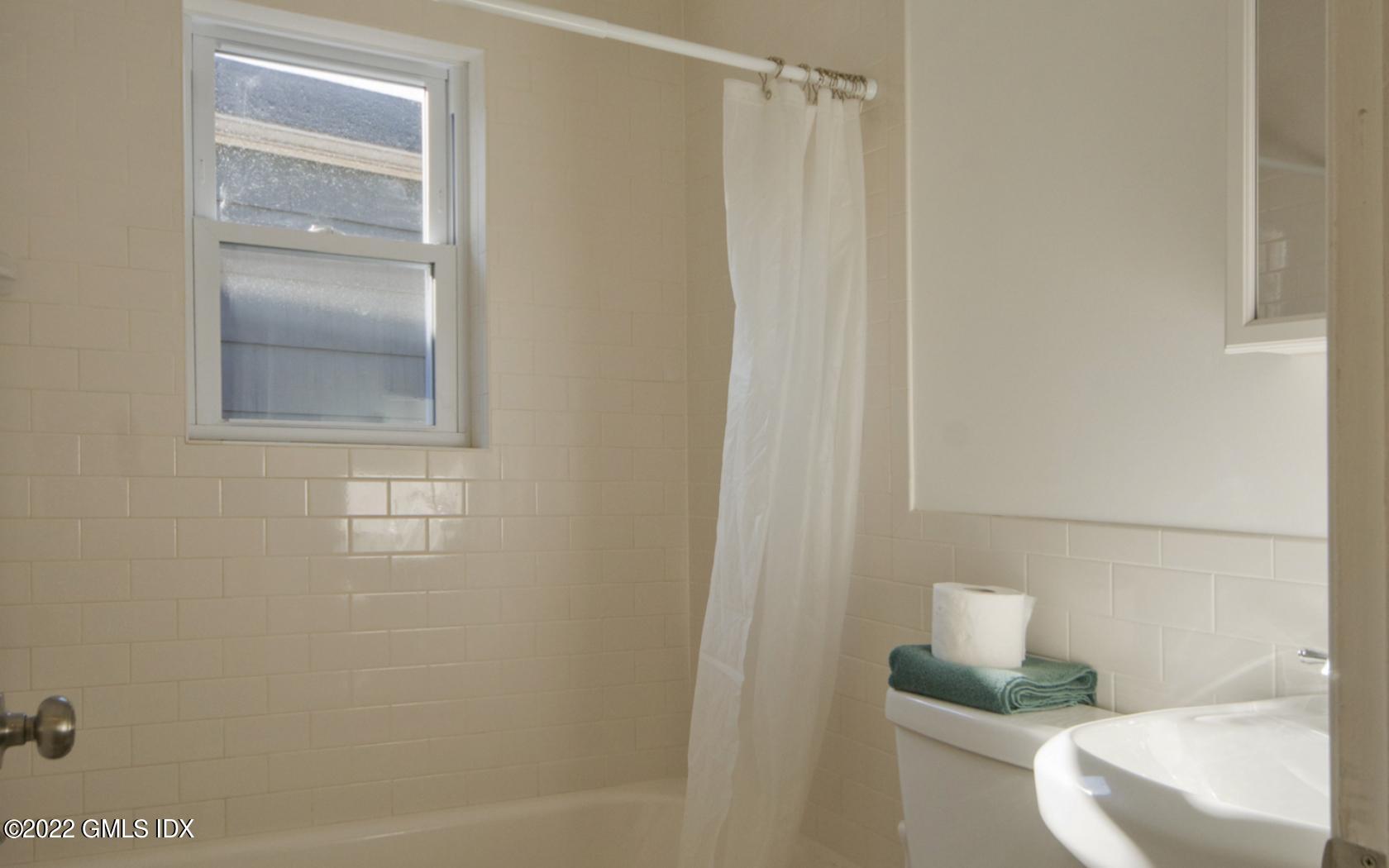 563 Jennings Road Fairfield, CT 06824 - Photo 11 of 15 11-photo-web-1680x1050-76223