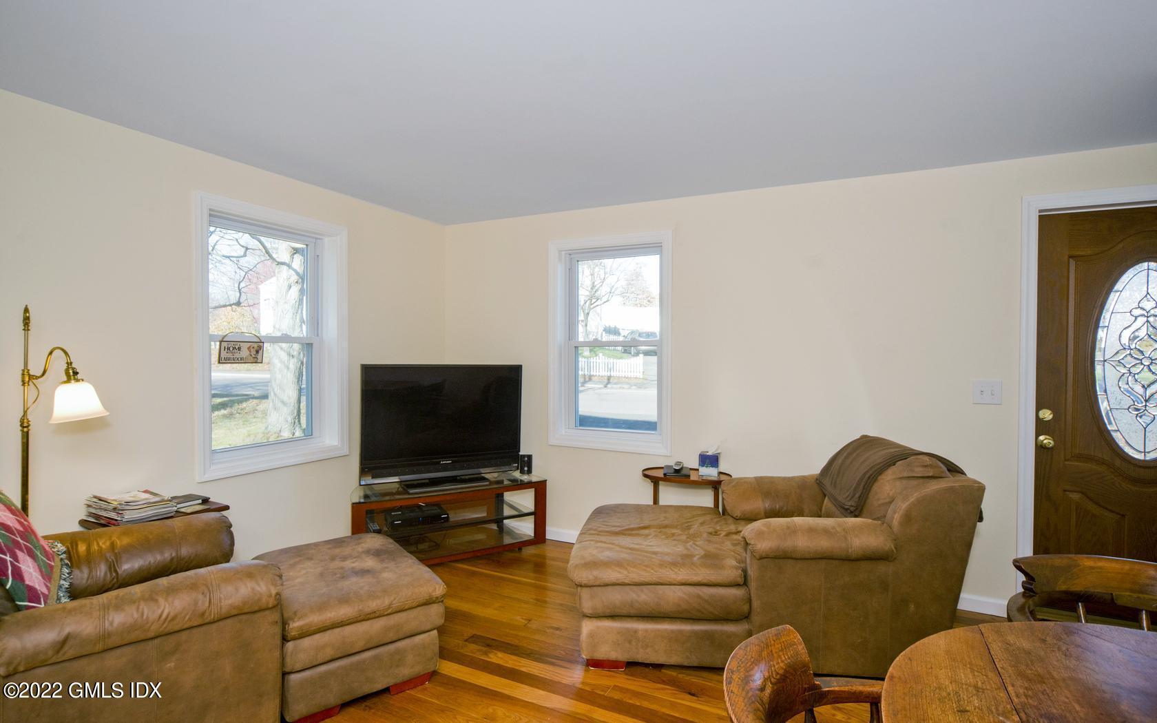 563 Jennings Road Fairfield, CT 06824 - Photo 3 of 15 3-photo-web-1680x1050-137379
