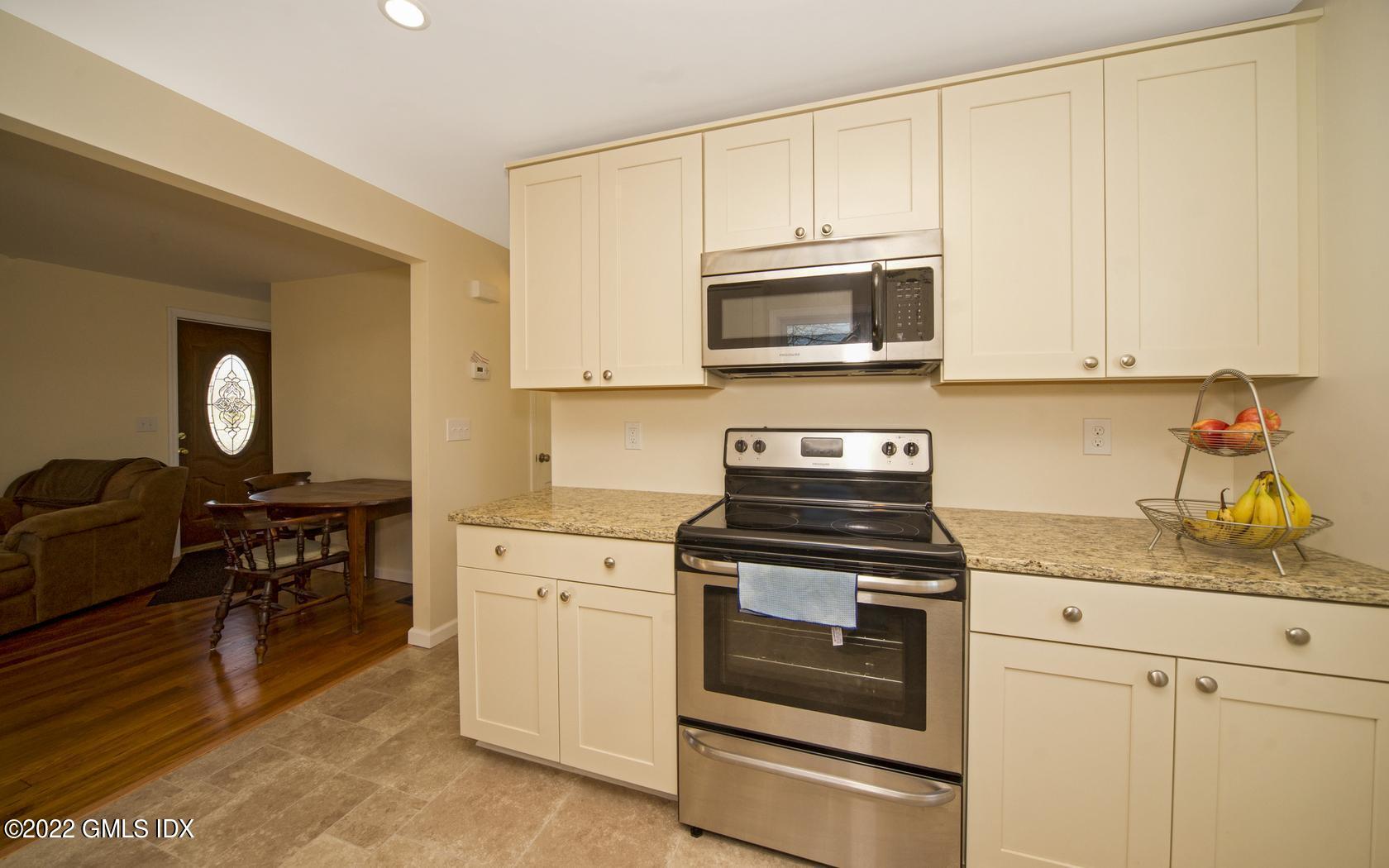 563 Jennings Road Fairfield, CT 06824 - Photo 5 of 15 5-photo-web-1680x1050-140726
