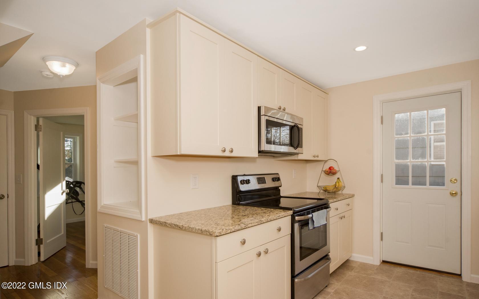 563 Jennings Road Fairfield, CT 06824 - Photo 8 of 15 8-photo-web-1680x1050-117937