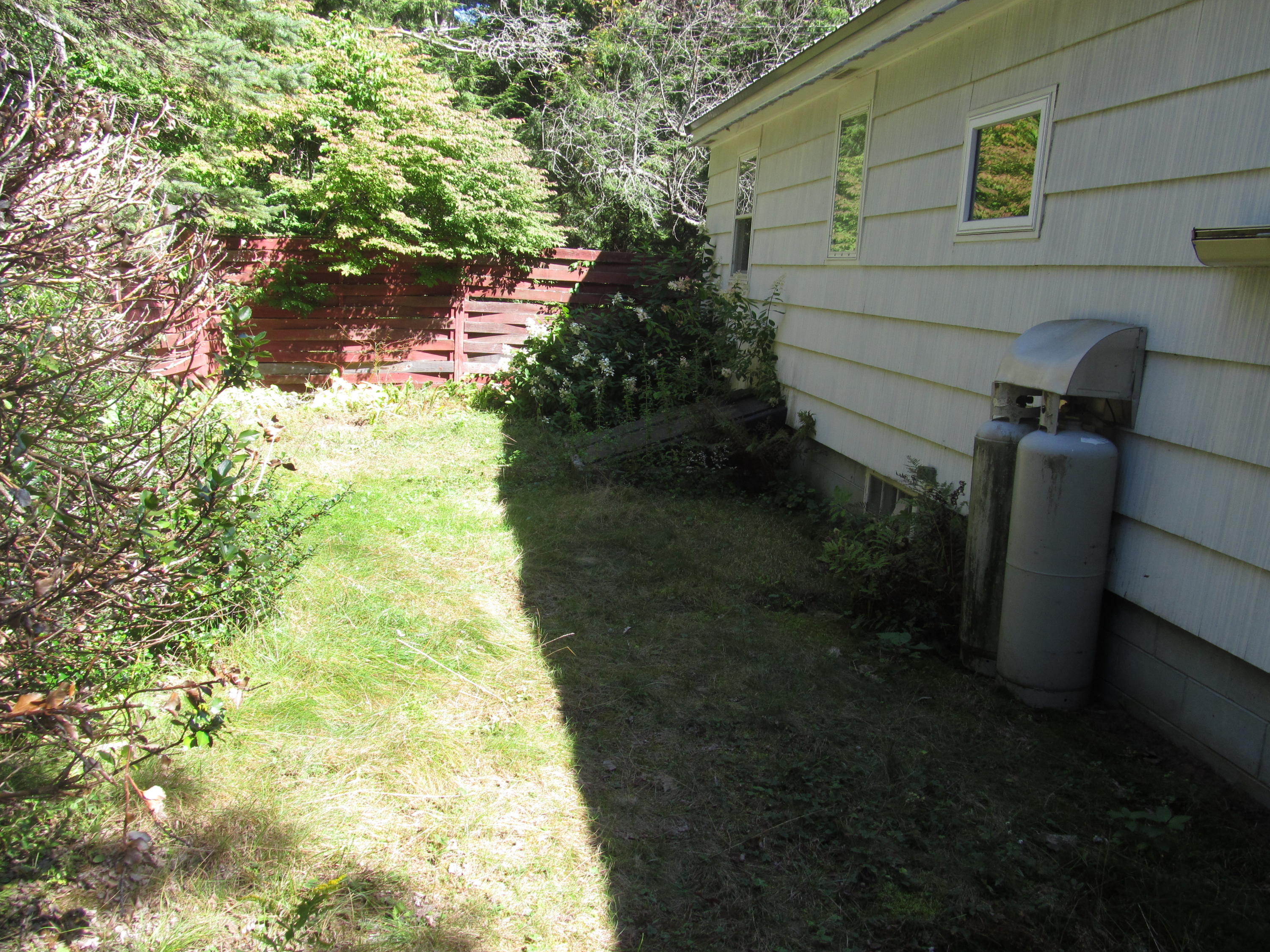 126 Church Road Brunswick, ME 04011 - Photo 9 of 10 126 CHURCH SIDE YARD
