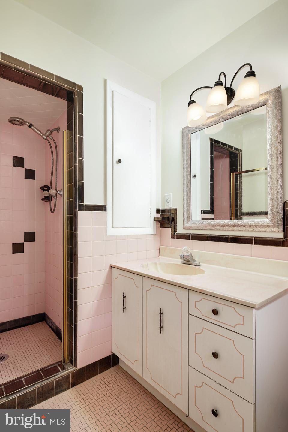 22 Edgemoor Road Cheltenham, PA 19012 - Photo 16 of 26 Master Bathroom