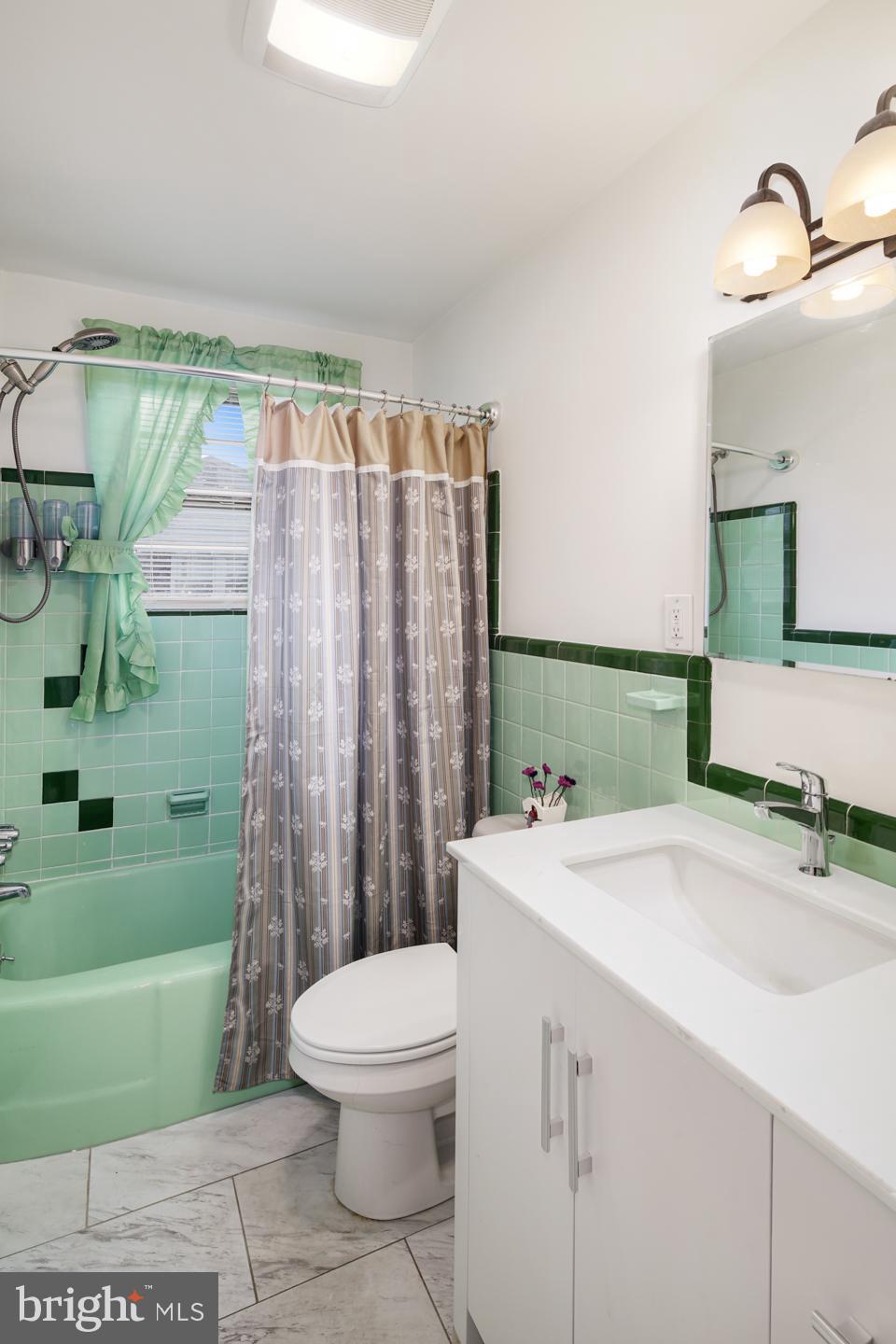 22 Edgemoor Road Cheltenham, PA 19012 - Photo 20 of 26 Hallway Bathroom