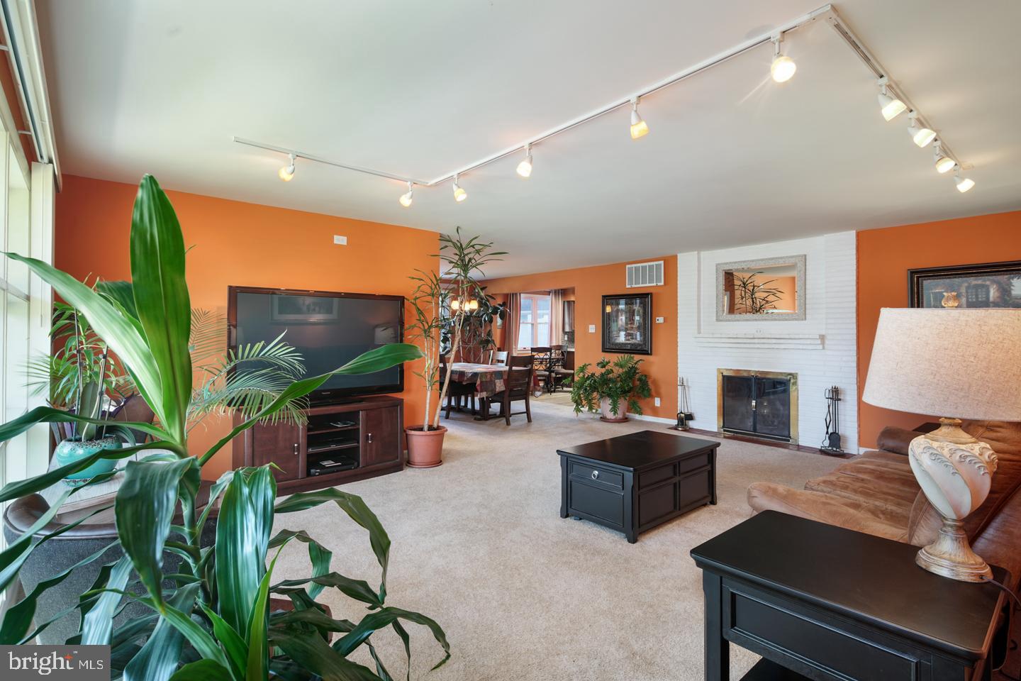 22 Edgemoor Road Cheltenham, PA 19012 - Photo 4 of 26 Living Room