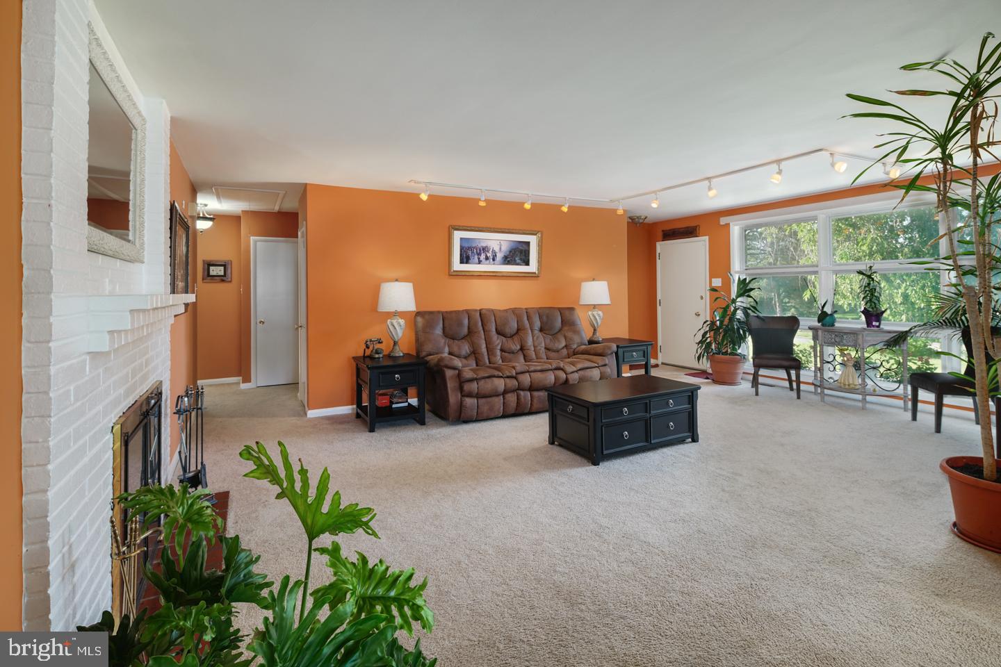 22 Edgemoor Road Cheltenham, PA 19012 - Photo 5 of 26 Living Room